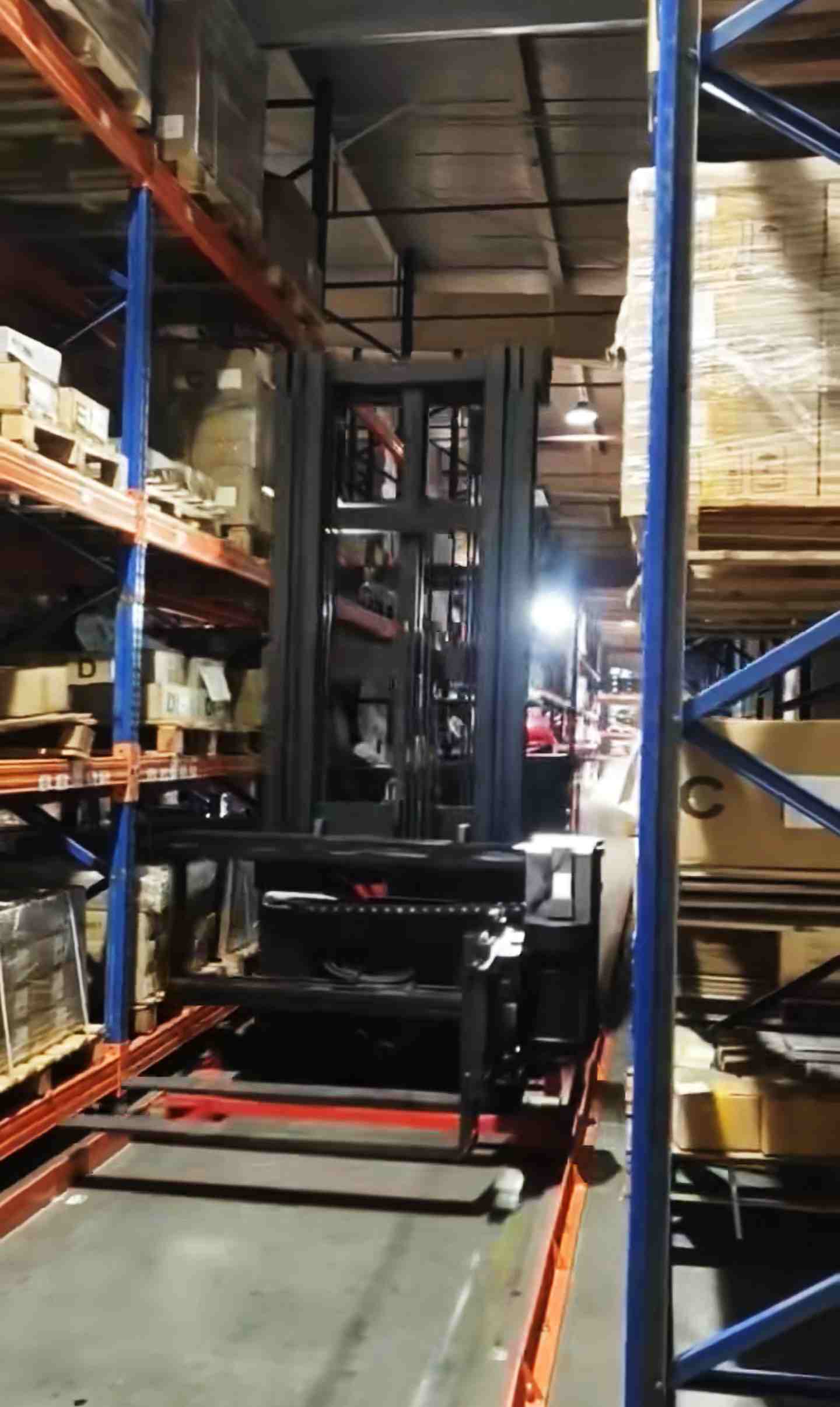 Application of  VNA forklift 